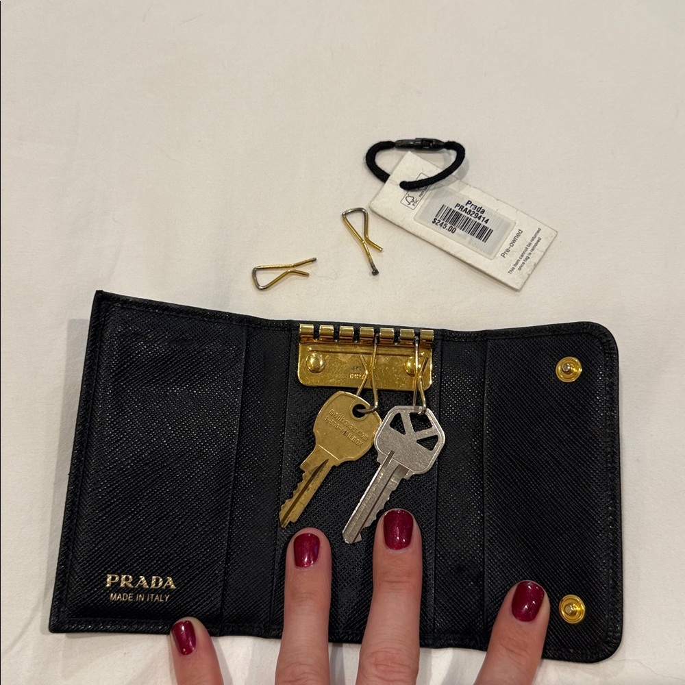 Prada Authentic Black Saffiano Leather Gold Key and Card Holder - Picture 3 of 9
